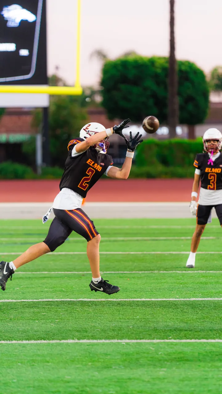 Receiver reaching back for a pass, El Modena vs. Trabuco